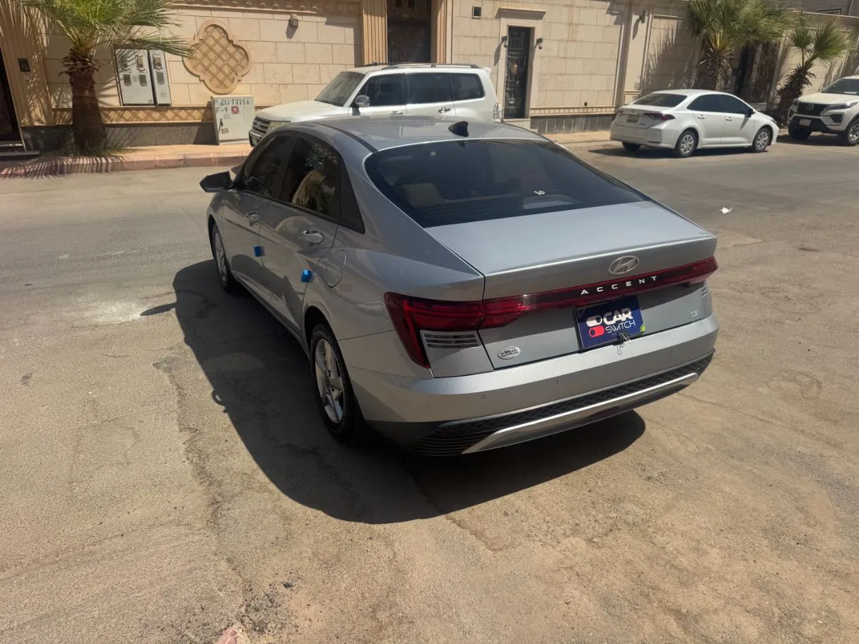 Car image 7