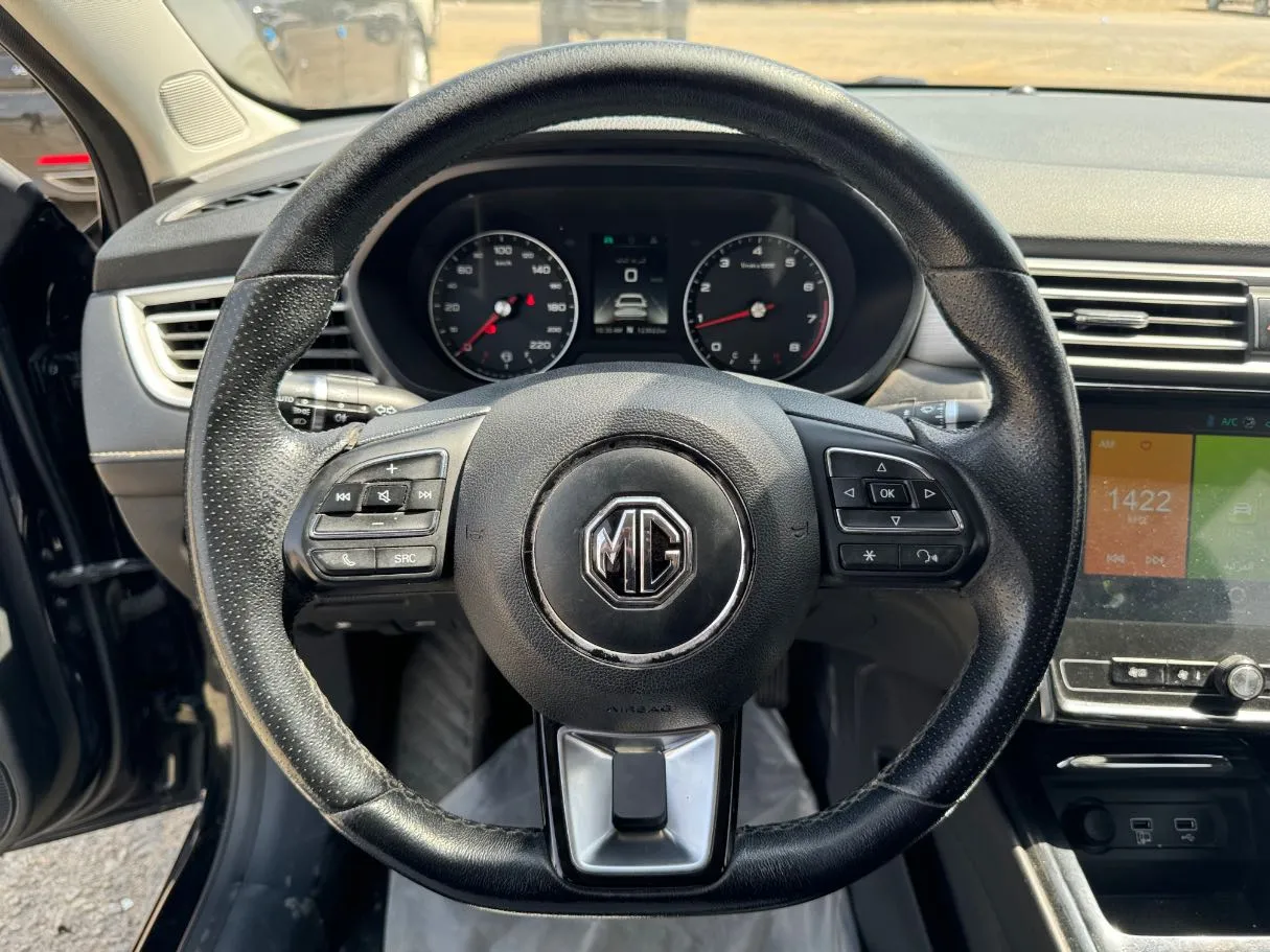 Car image 17