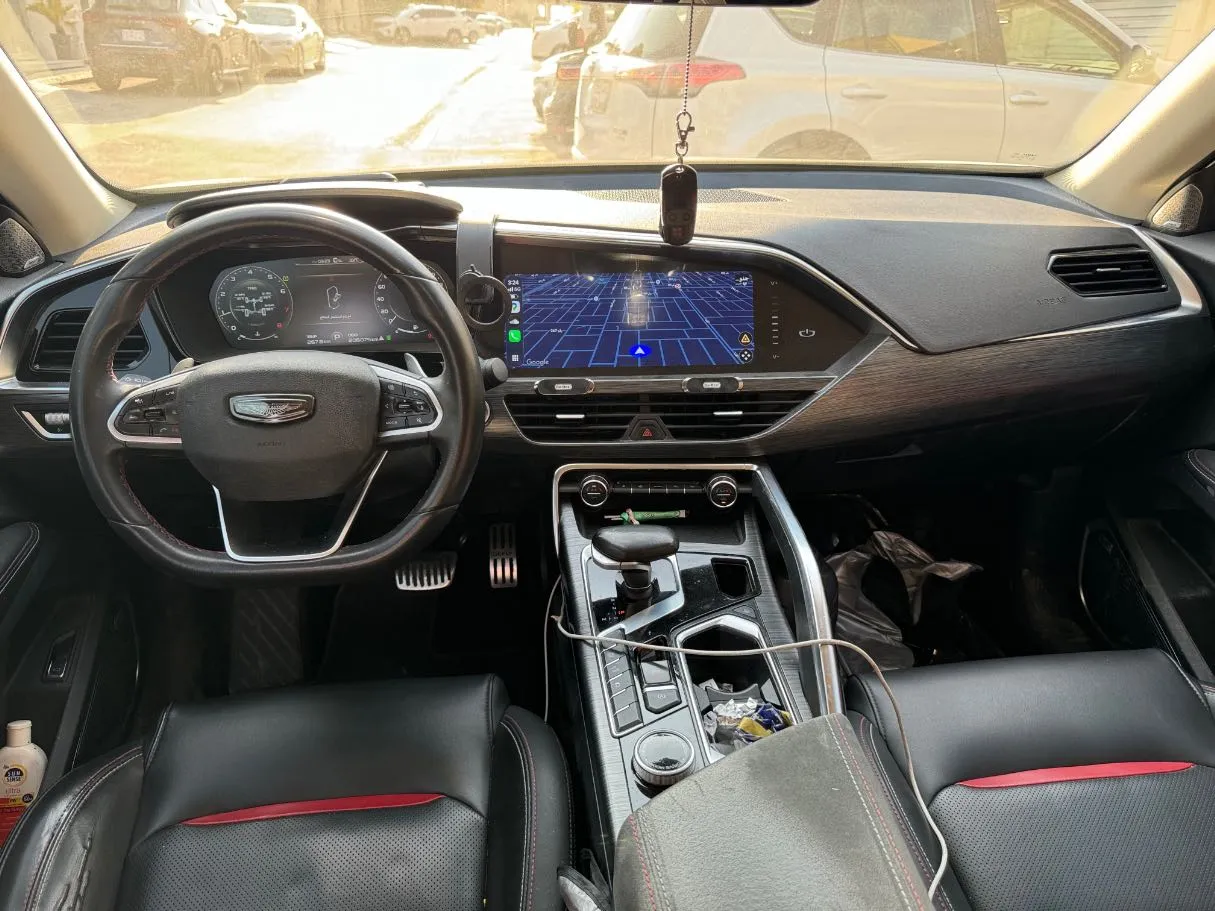 Car image 15