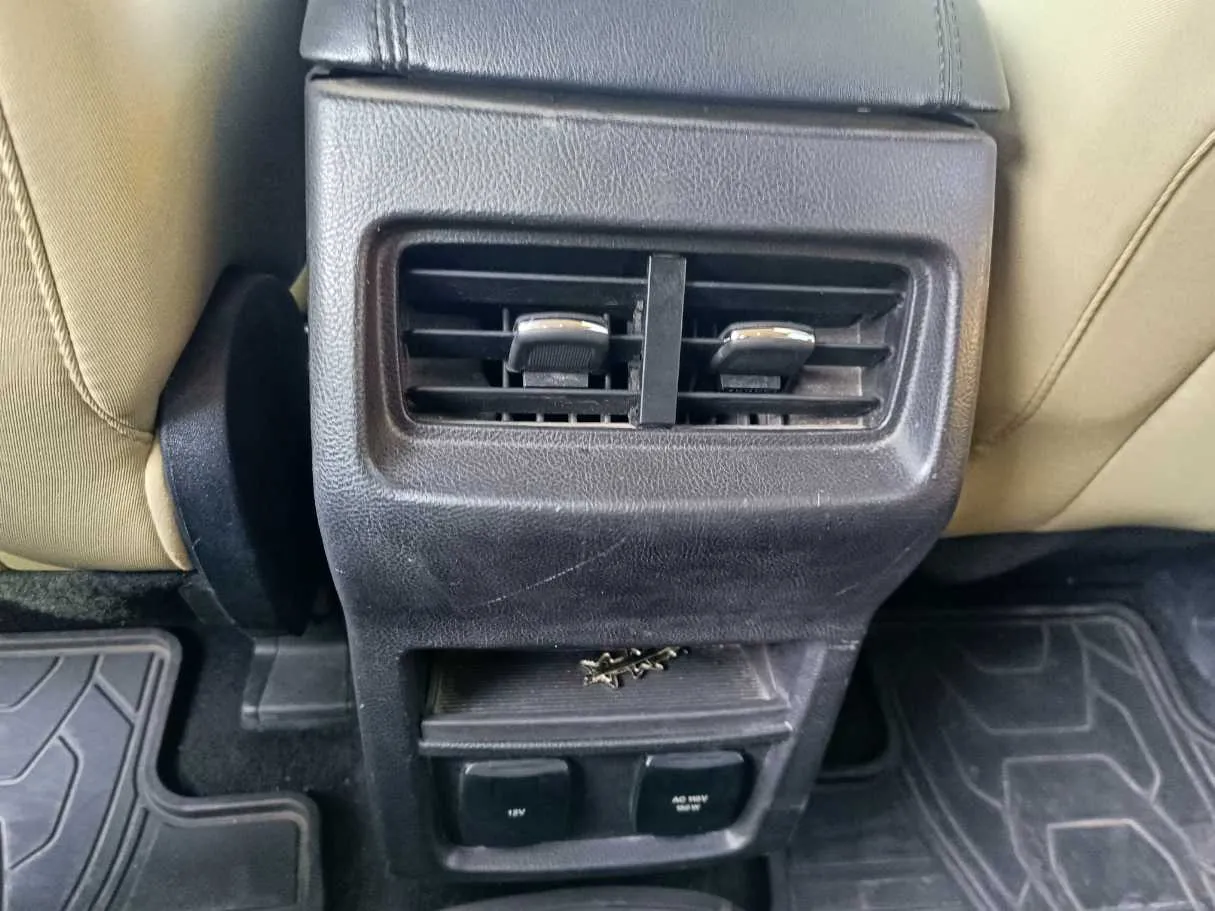 Car image 30