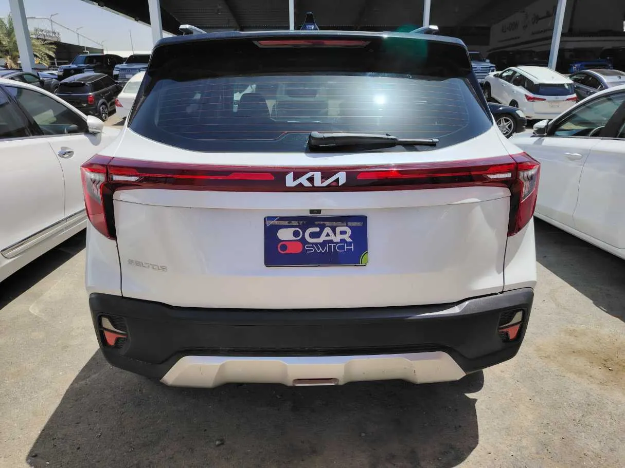 Car image 5