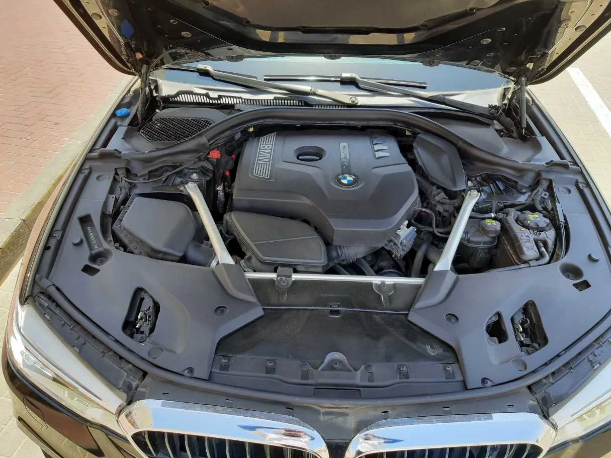 Car image 19