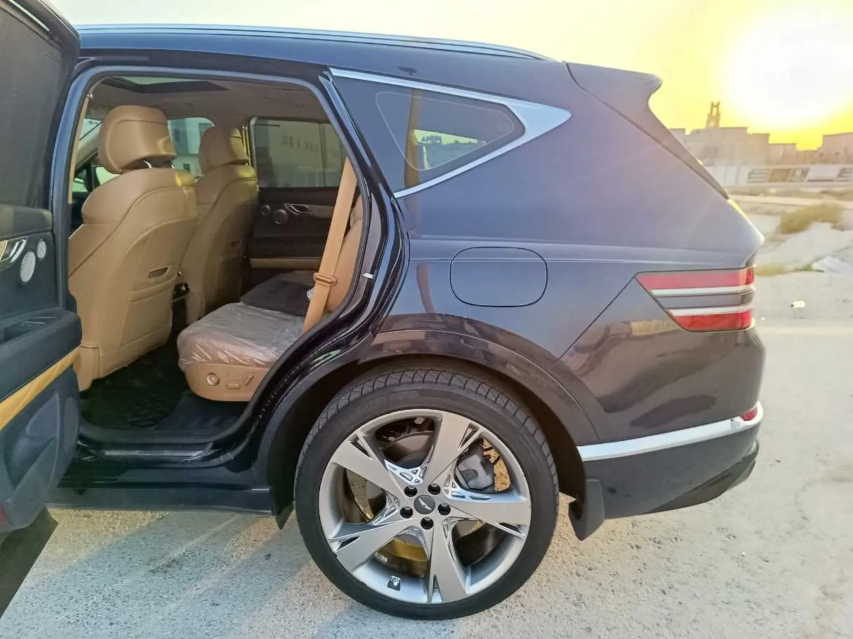 Car image 15
