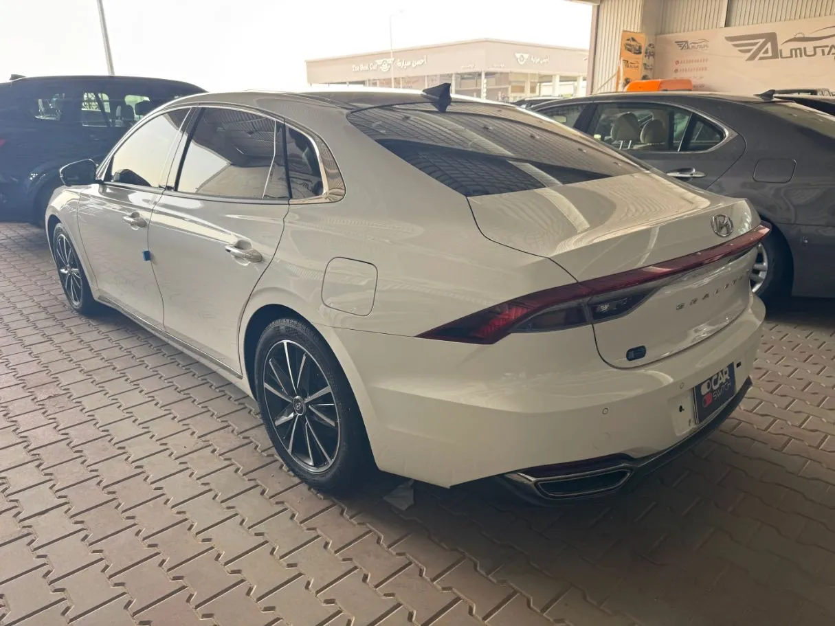 Car image 7