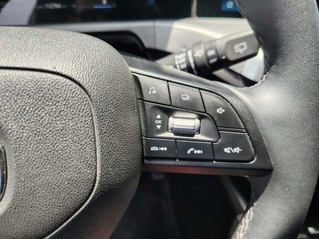 Car image 40