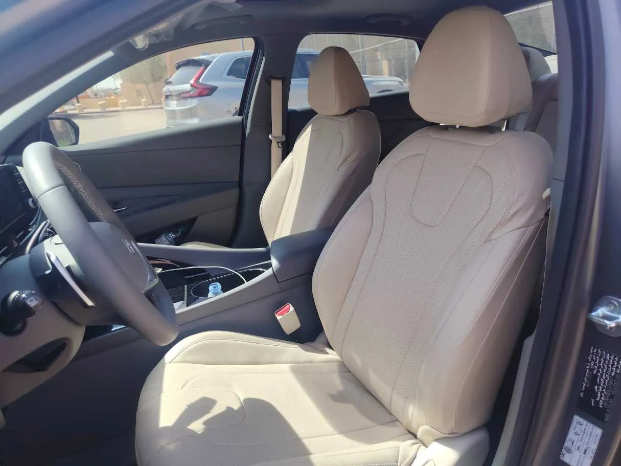 Car image 13