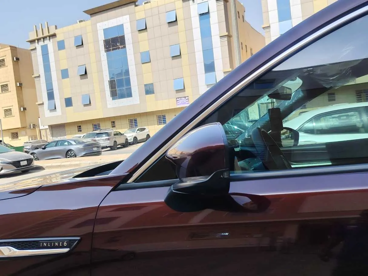Car image 26