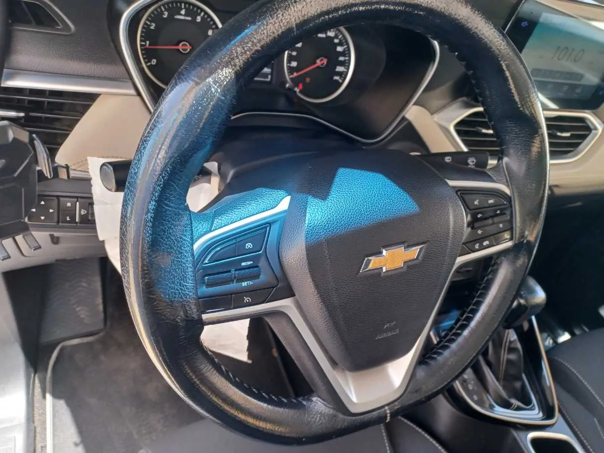 Car image 19
