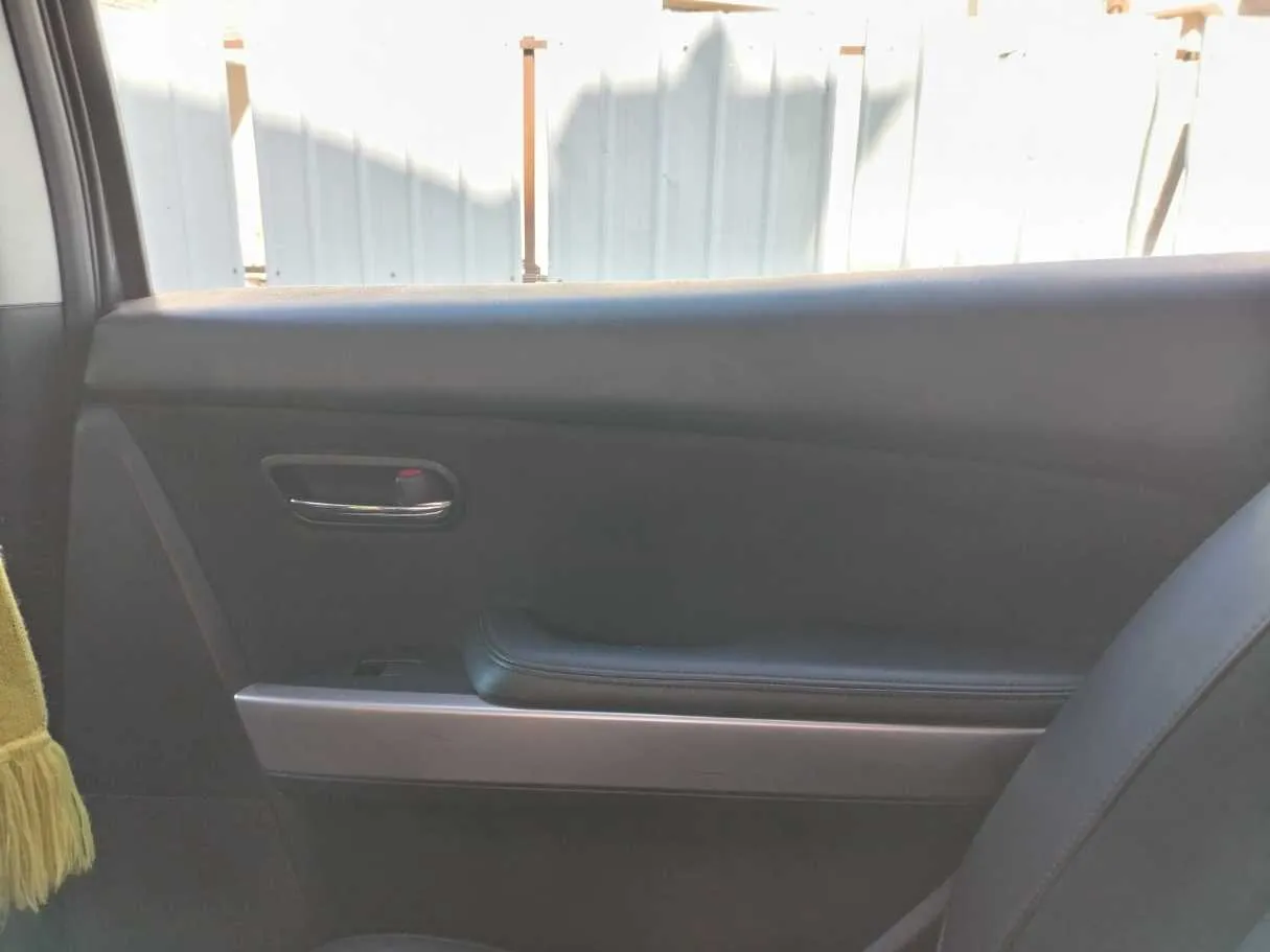 Car image 38