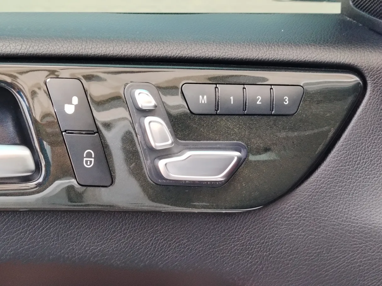 Car image 32