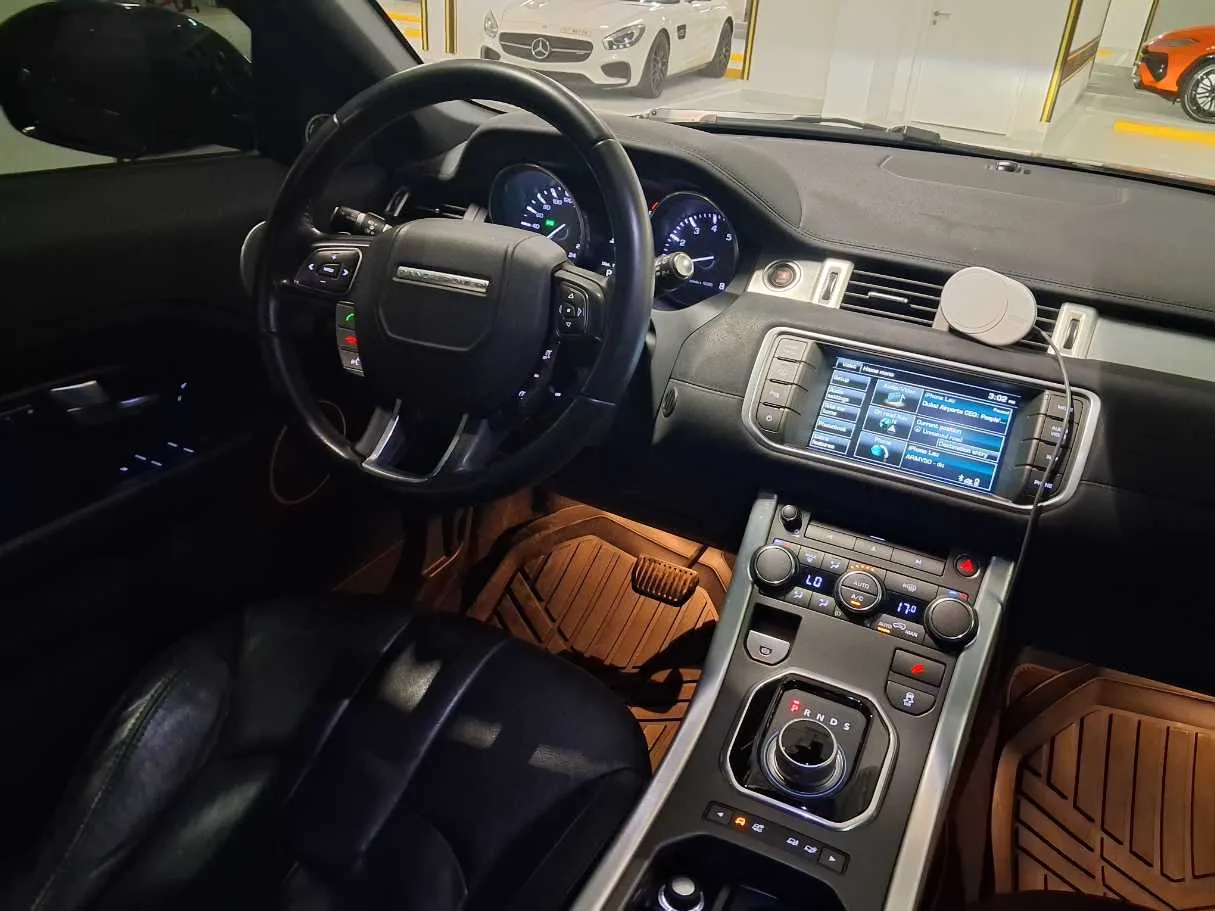 Car image 18