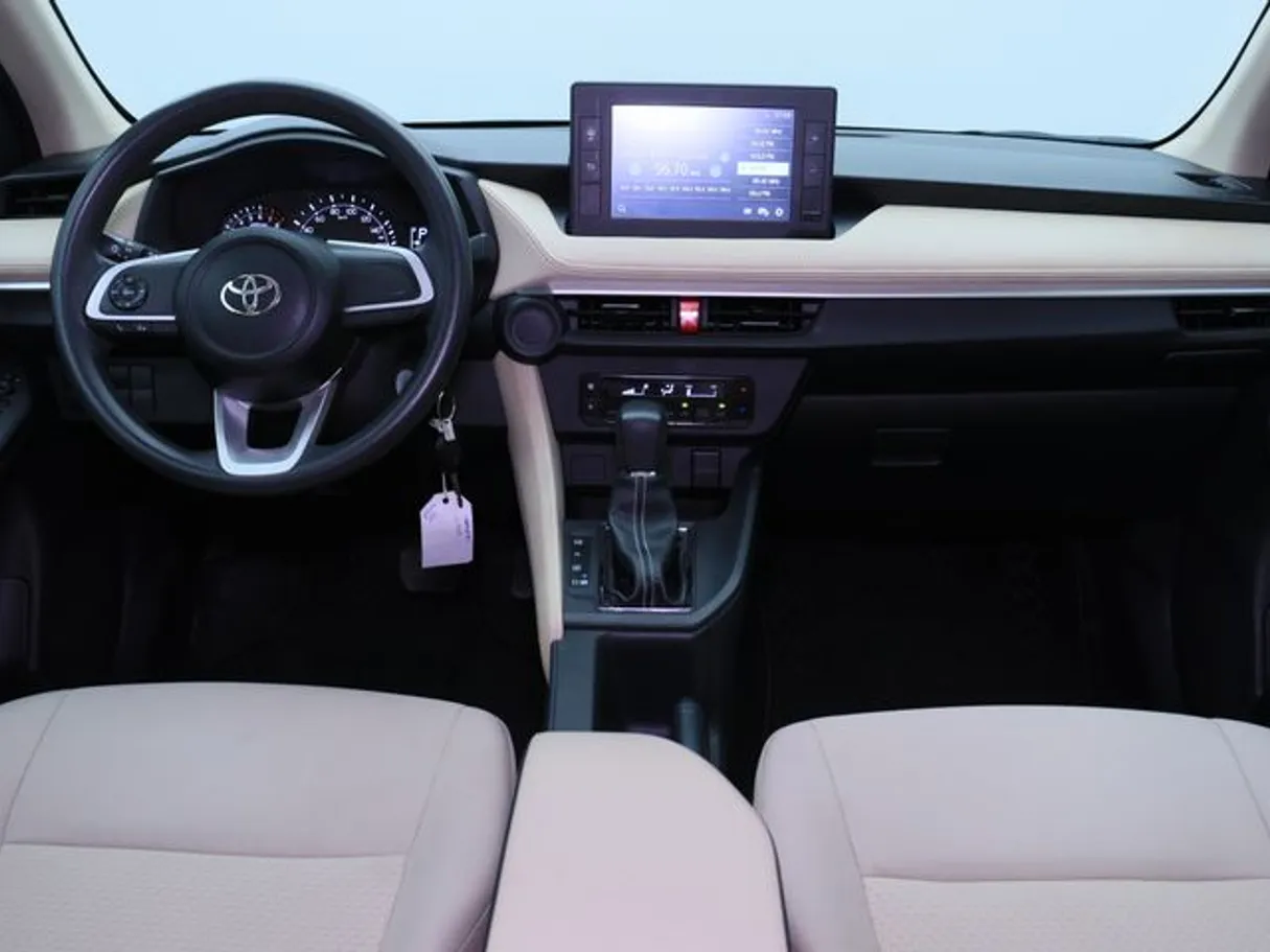 Car image 14