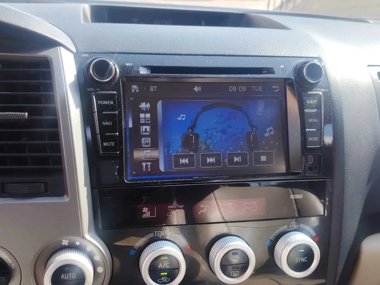 Car image 18