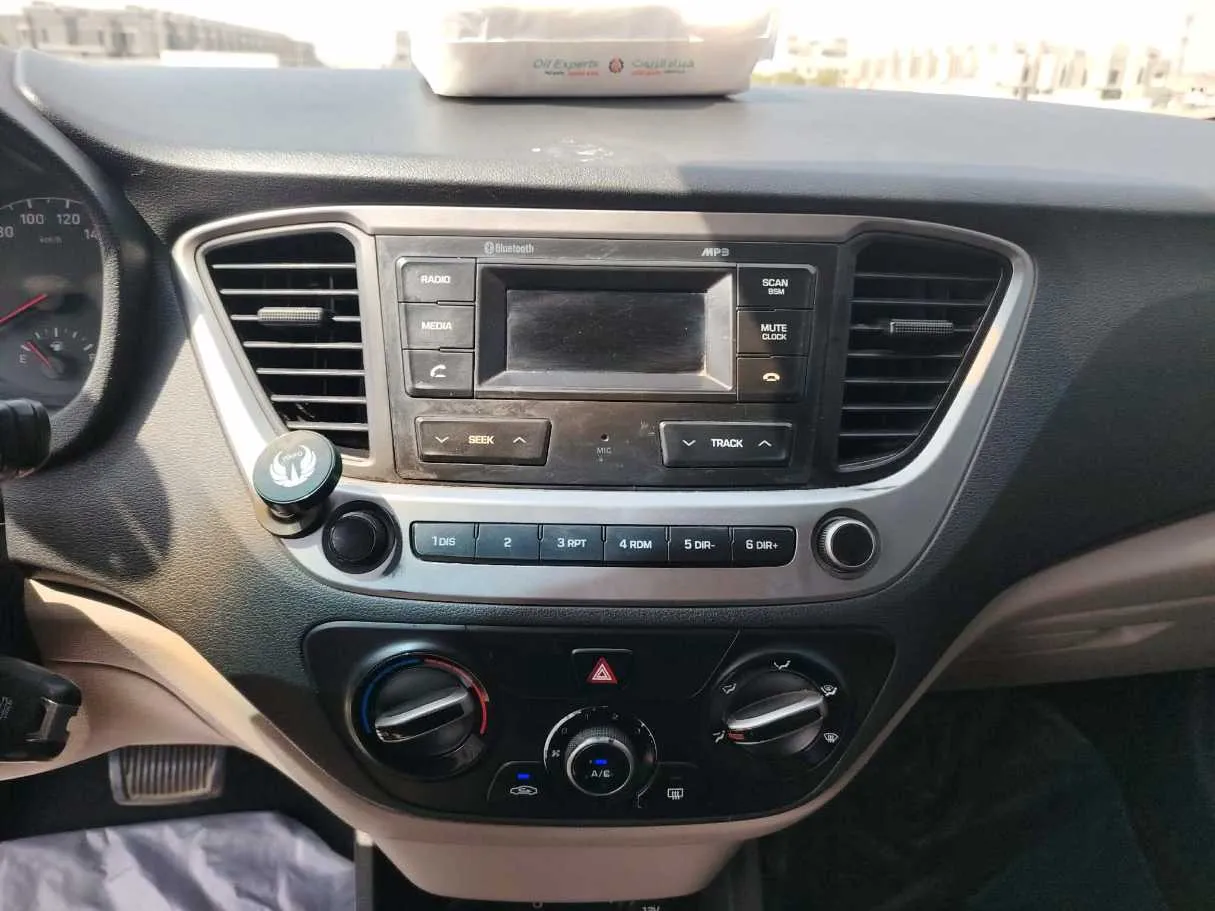 Car image 25