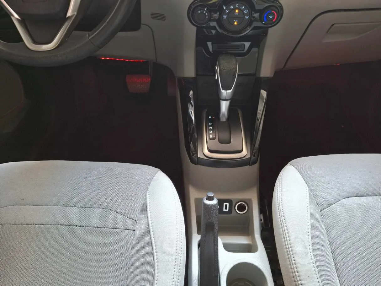 Car image 15