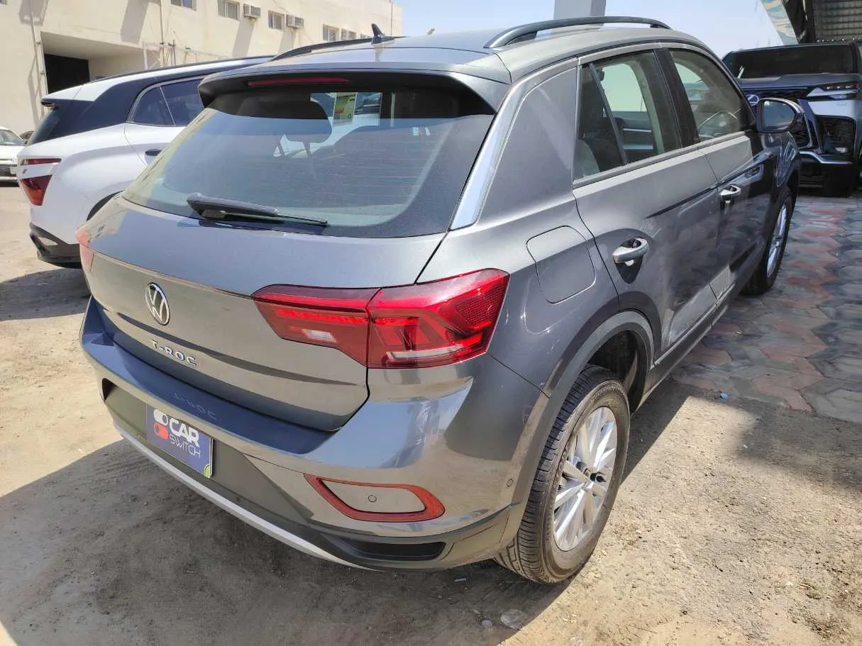 Car image 6
