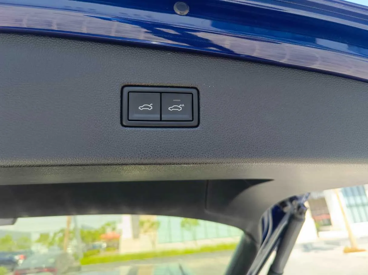 Car image 33