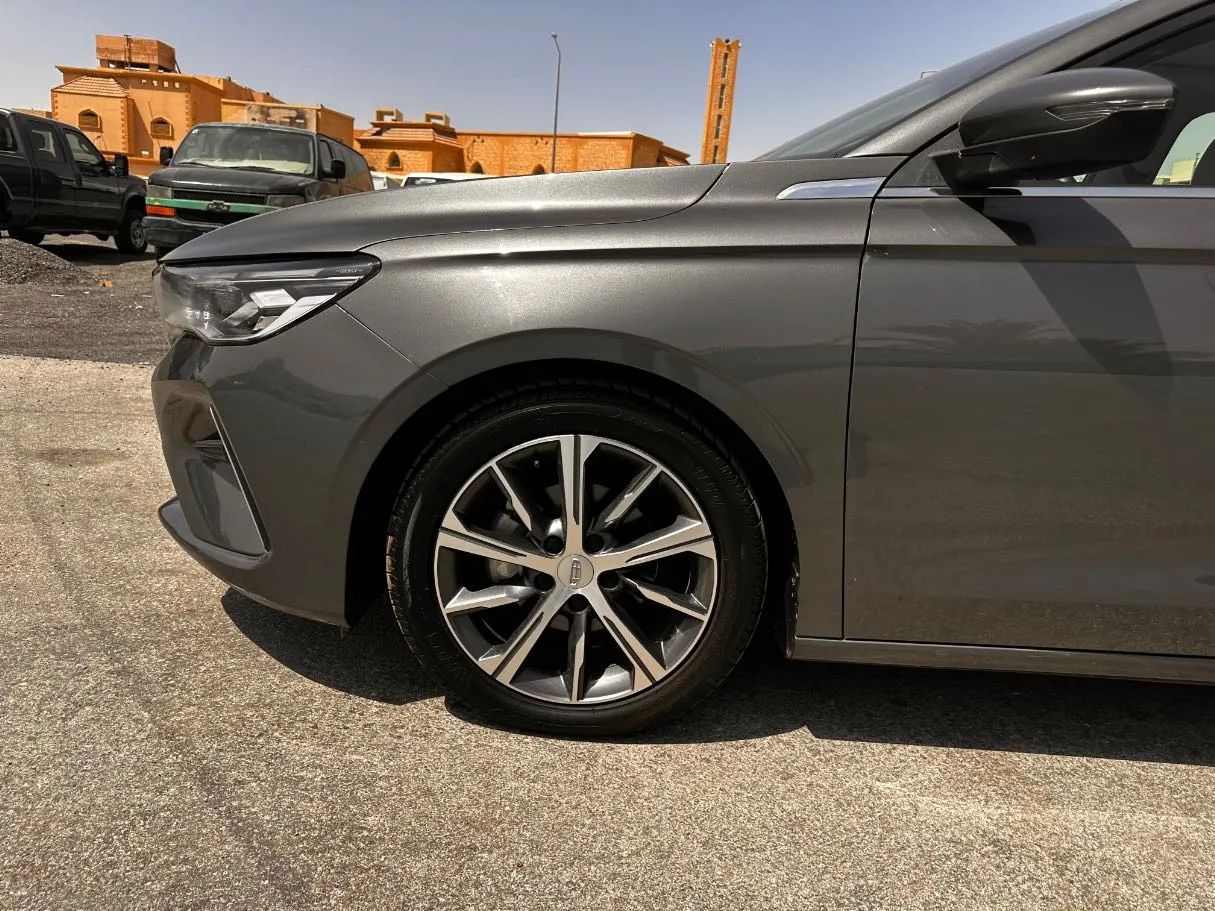 Car image 9