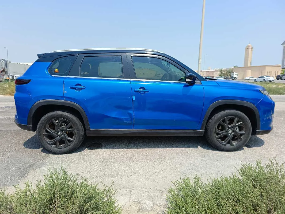 Car image 4