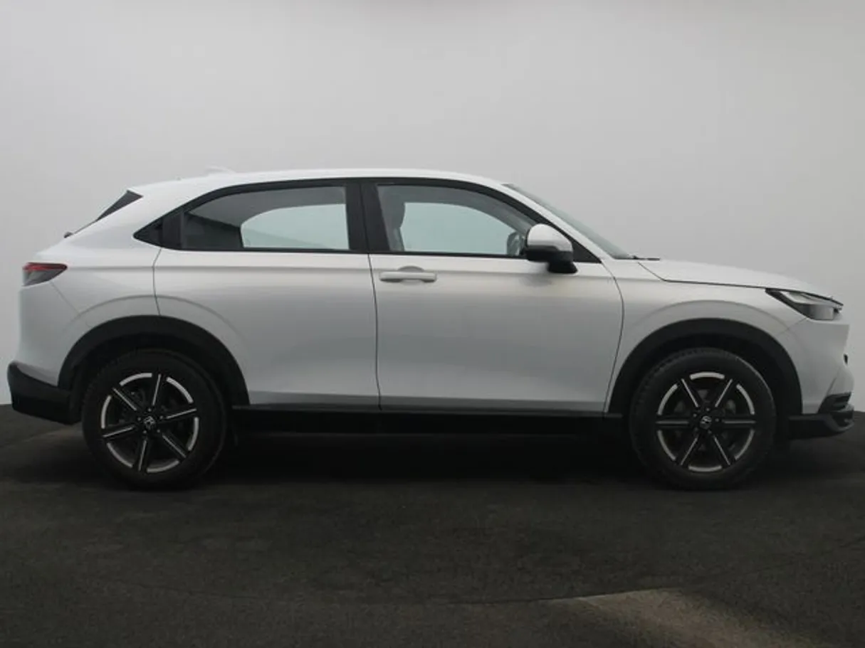 Car image 13