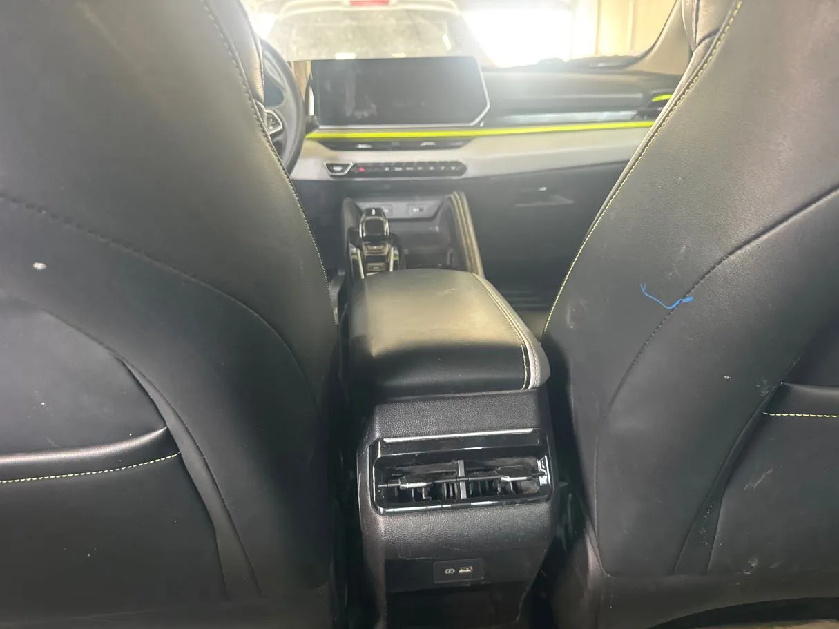Car image 16