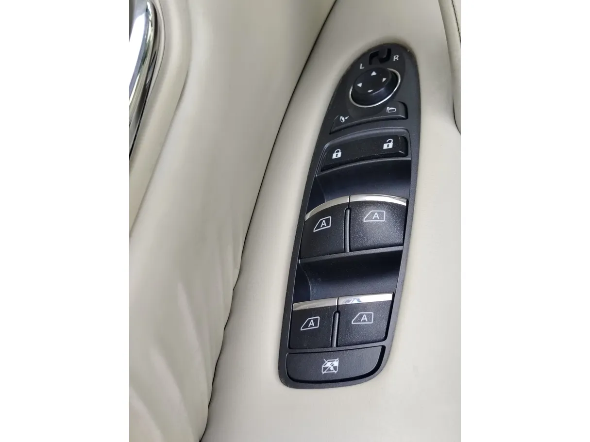 Car image 37
