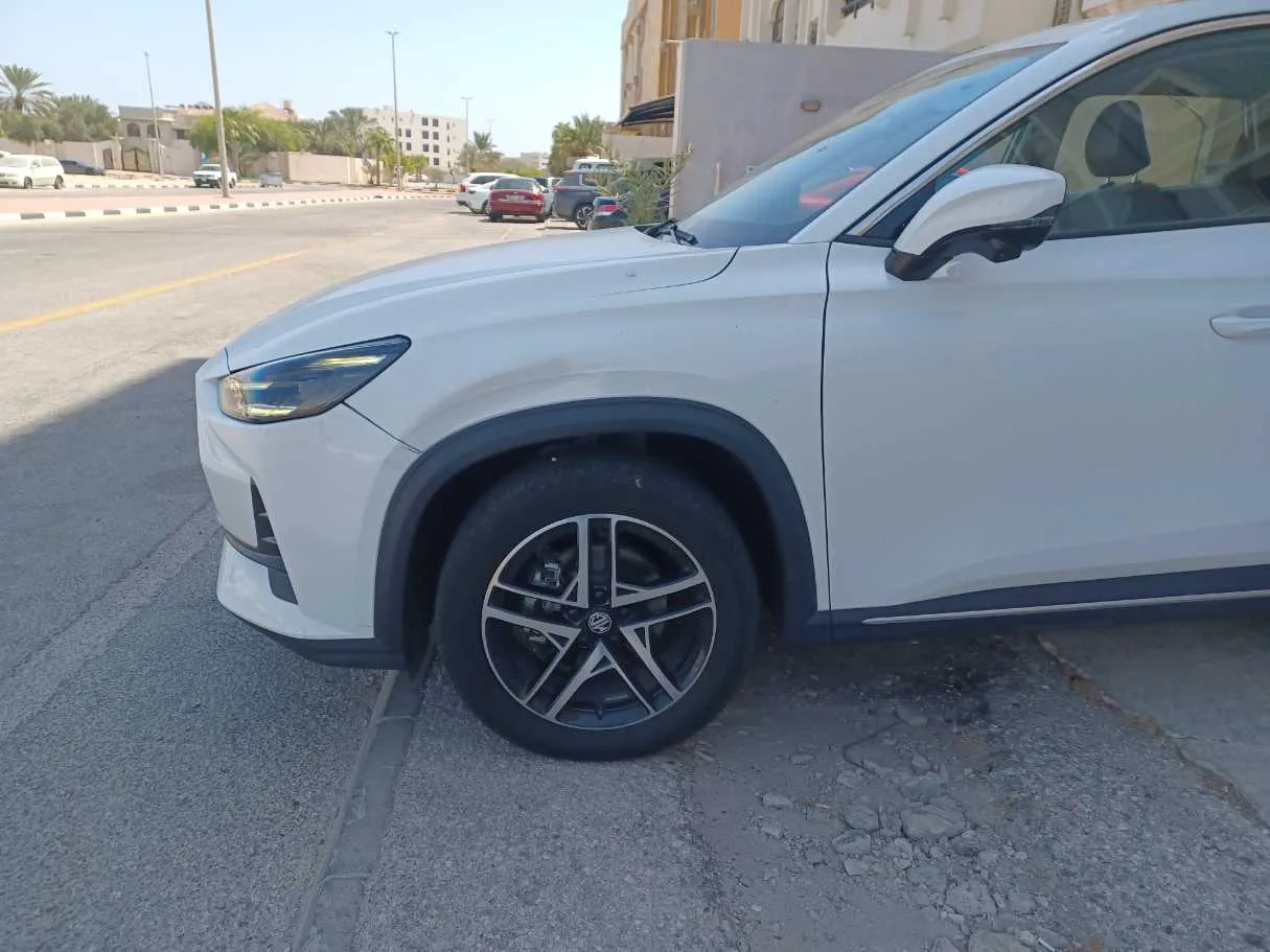 Car image 9
