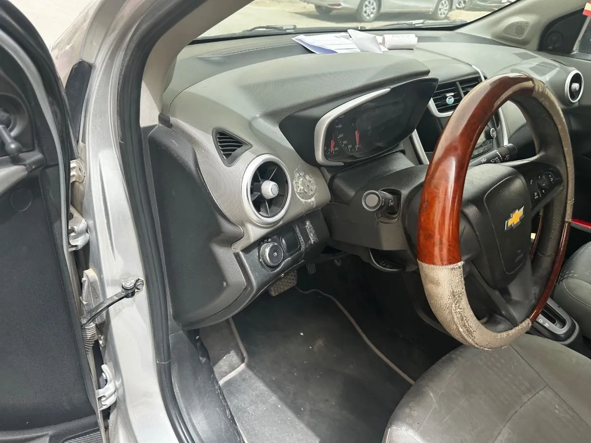 Car image 20