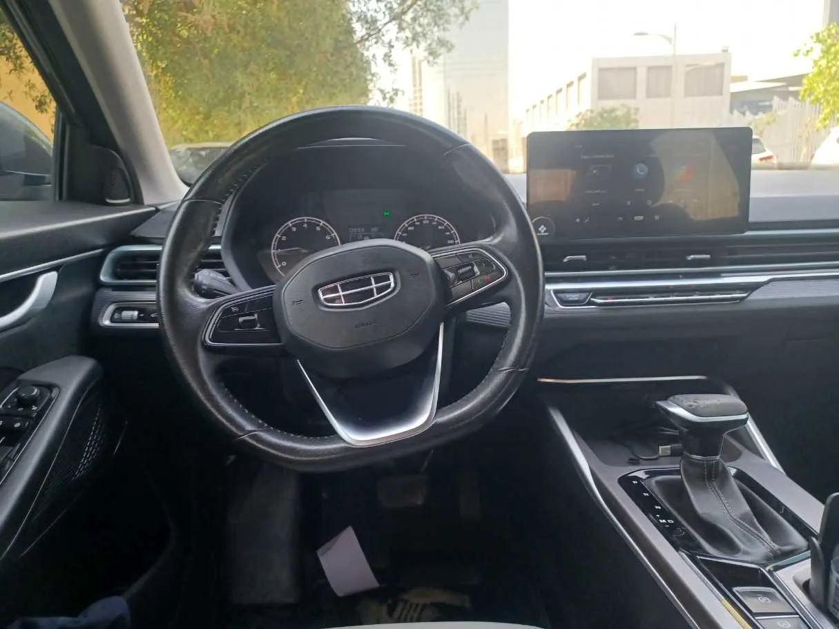 Car image 16