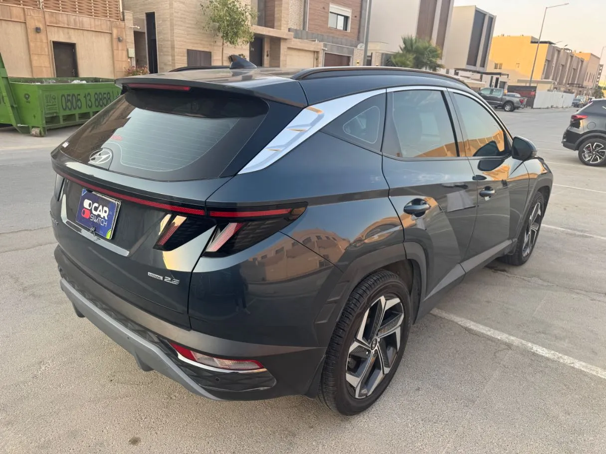 Car image 5
