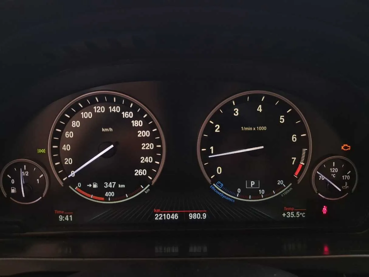 Car image 19