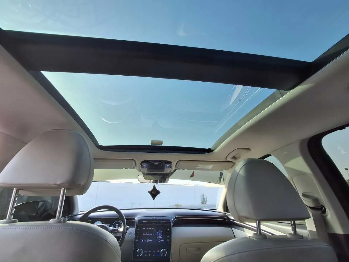 Car image 17