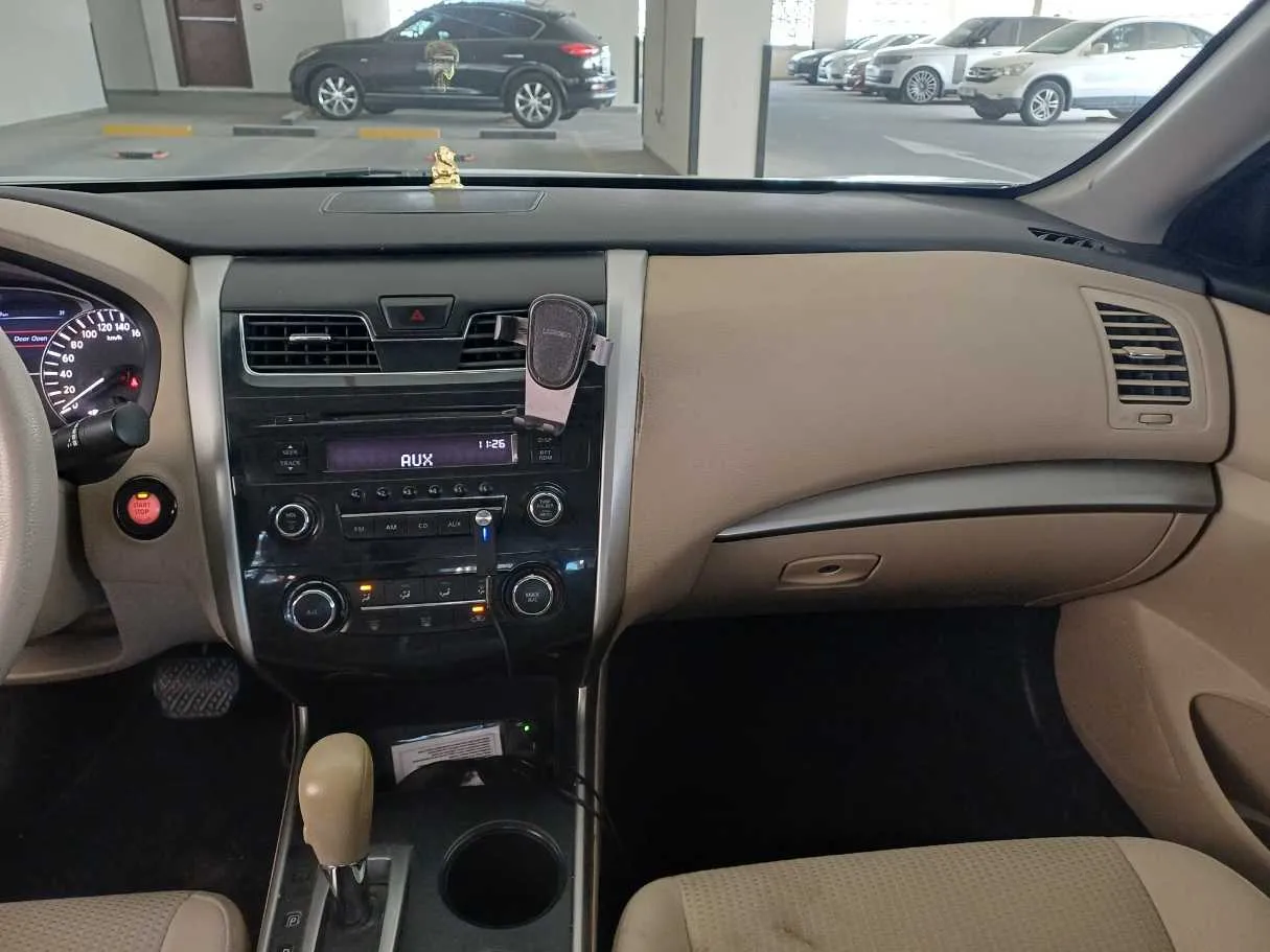 Car image 16