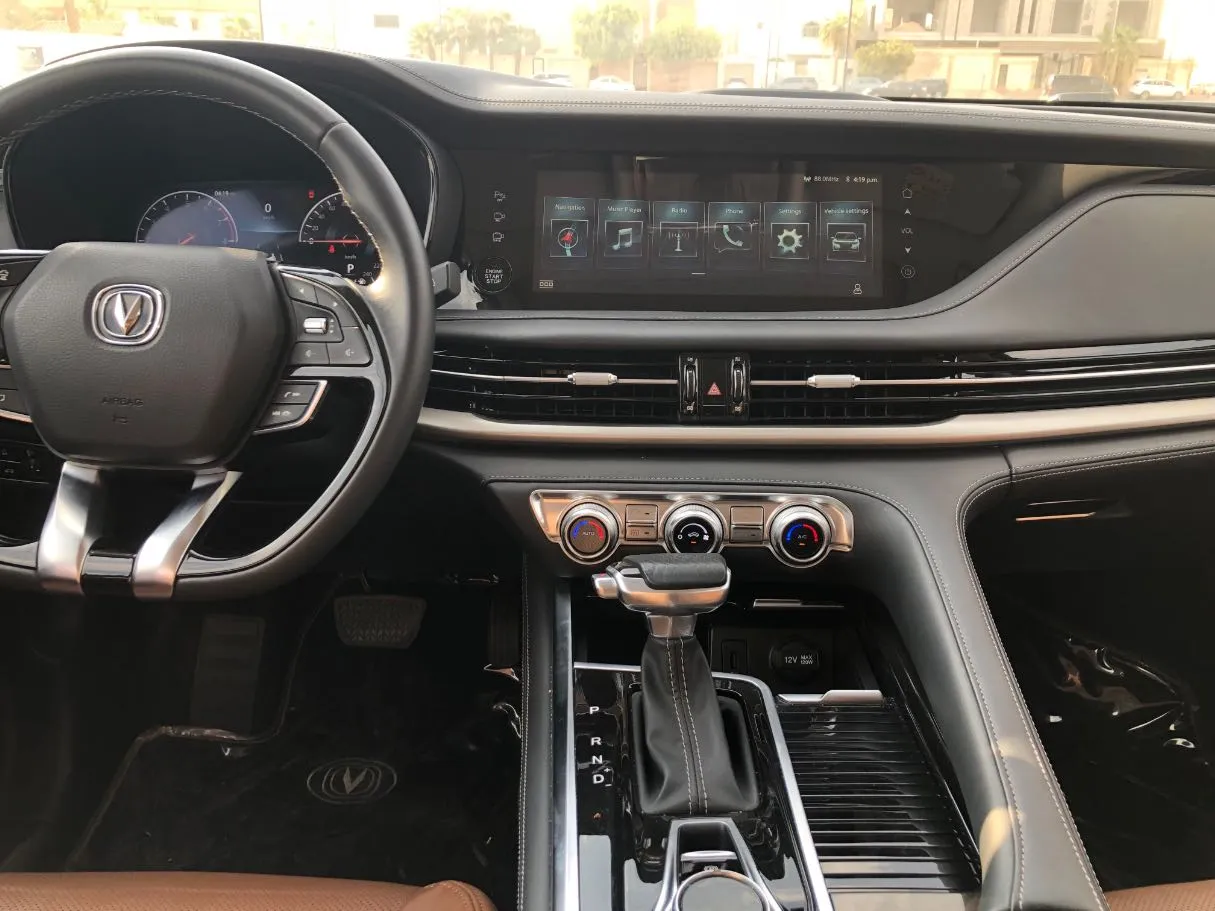 Car image 16