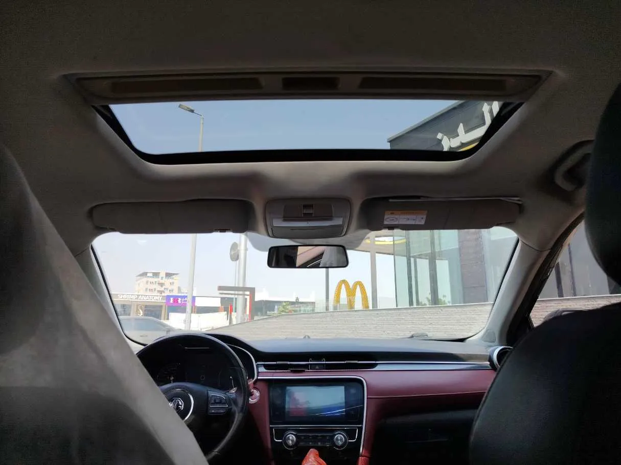 Car image 17