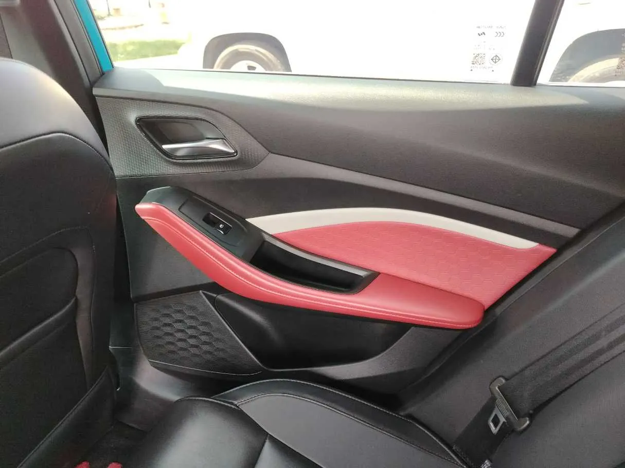 Car image 32