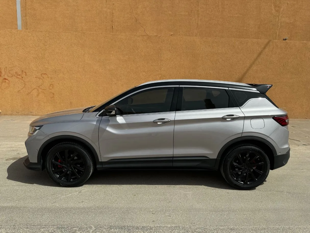 Car image 8