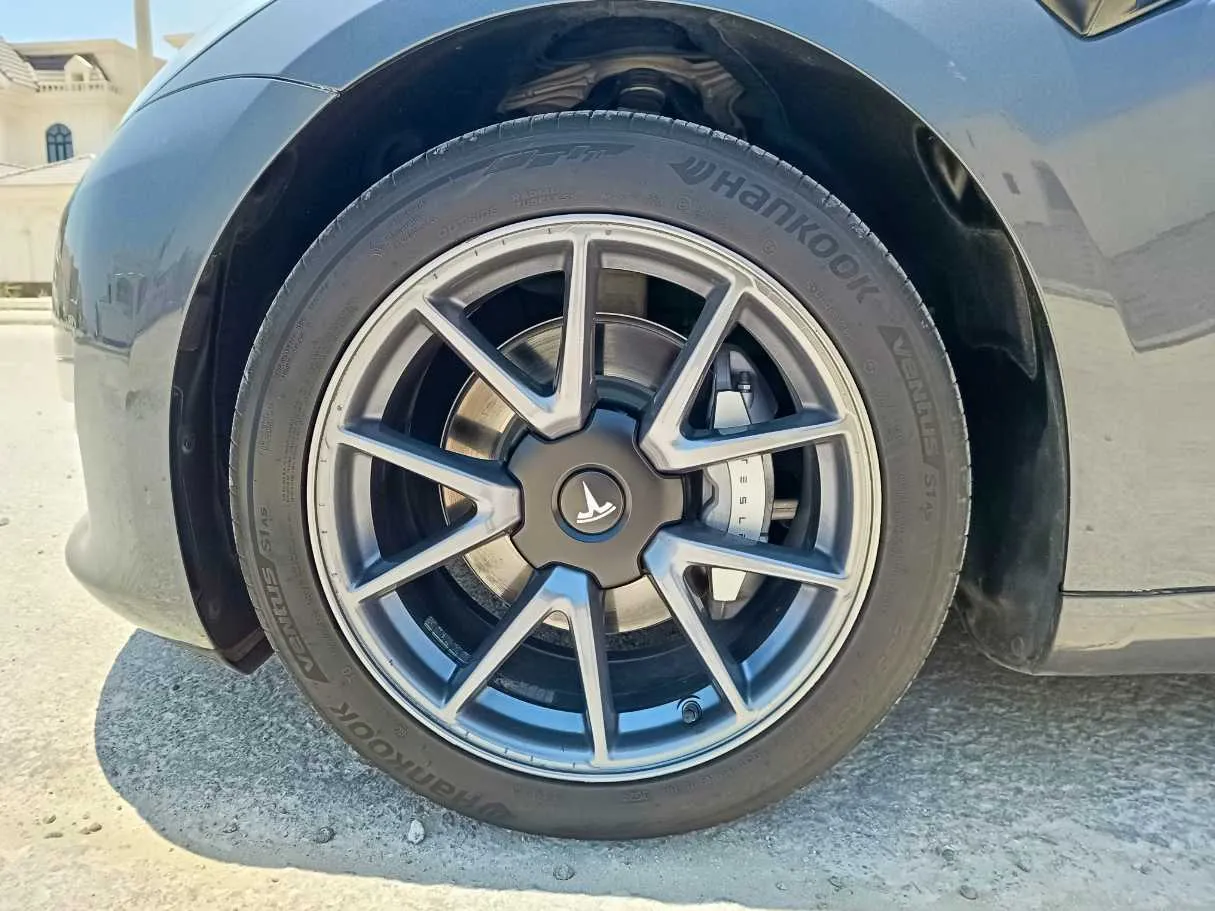 Car image 11