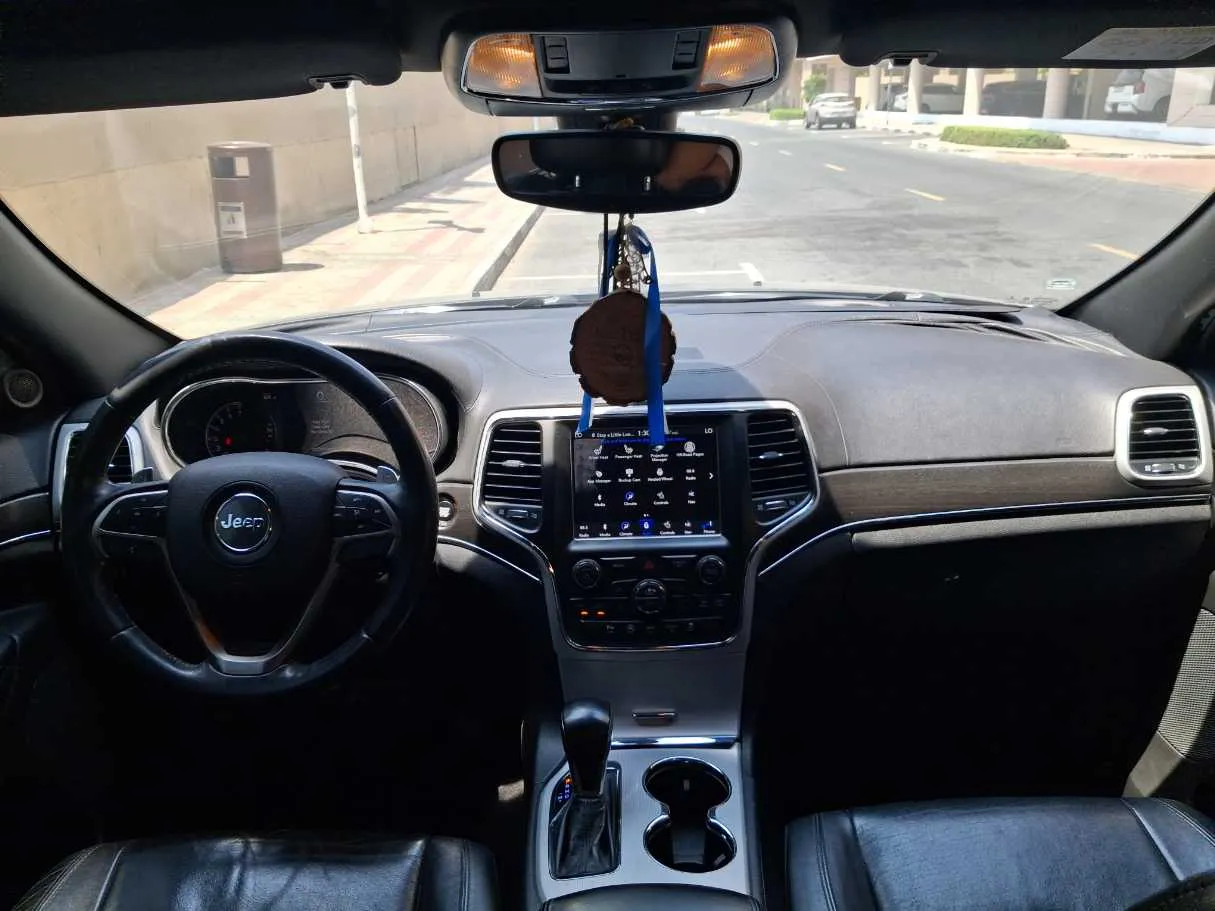 Car image 18