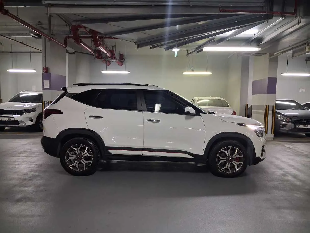 Car image 8