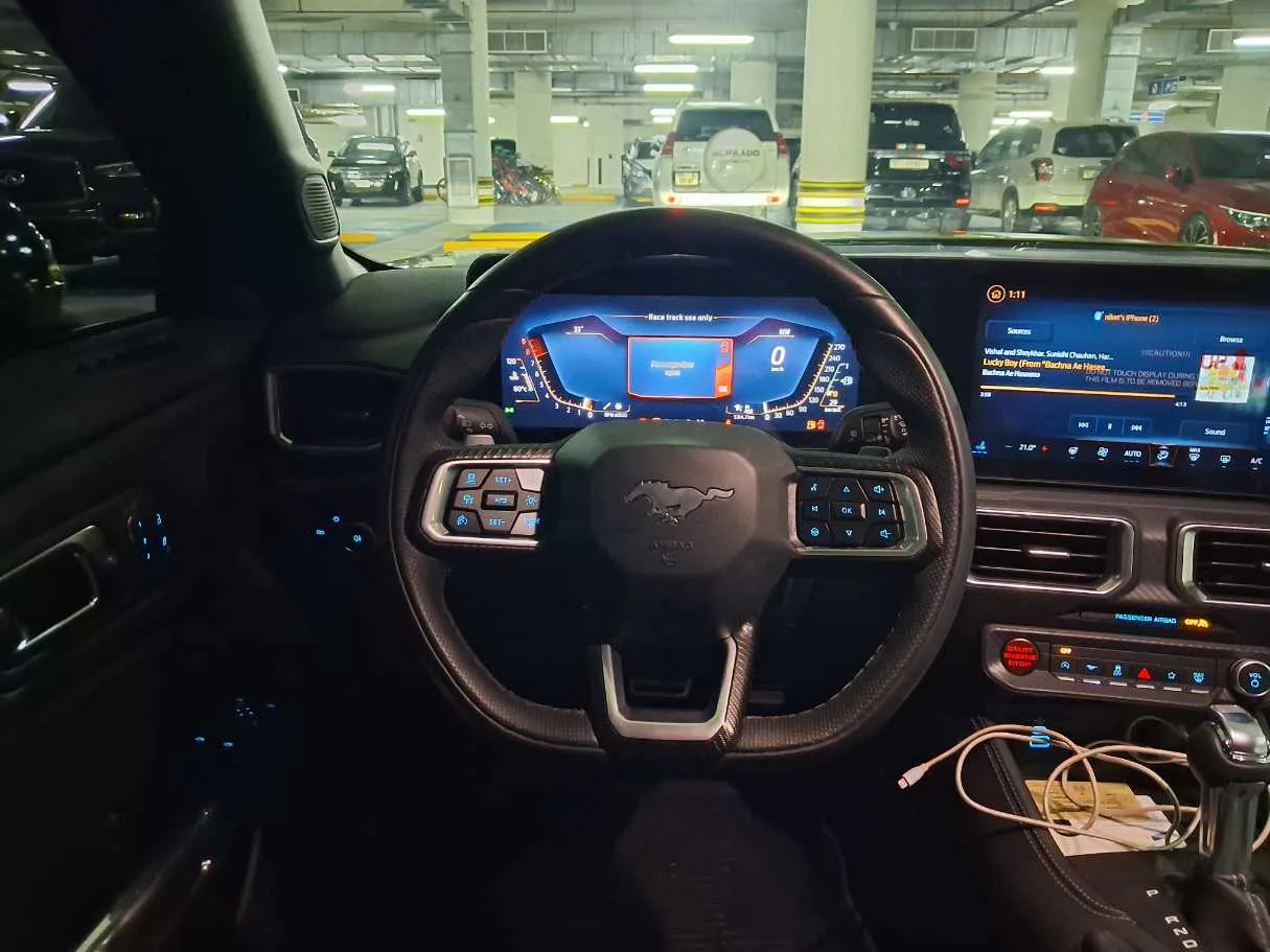 Car image 19