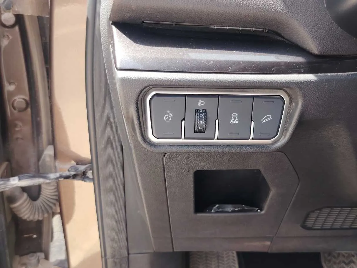 Car image 28