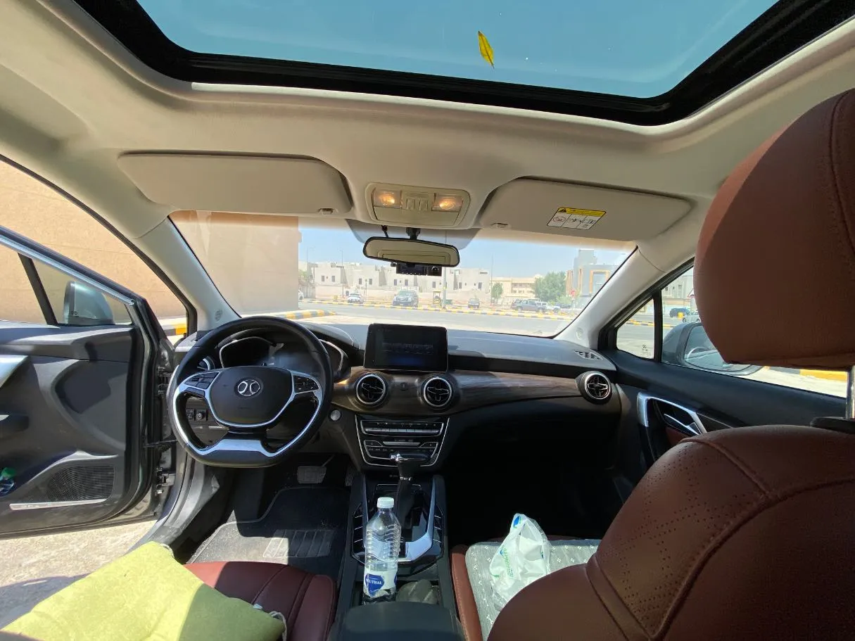 Car image 15