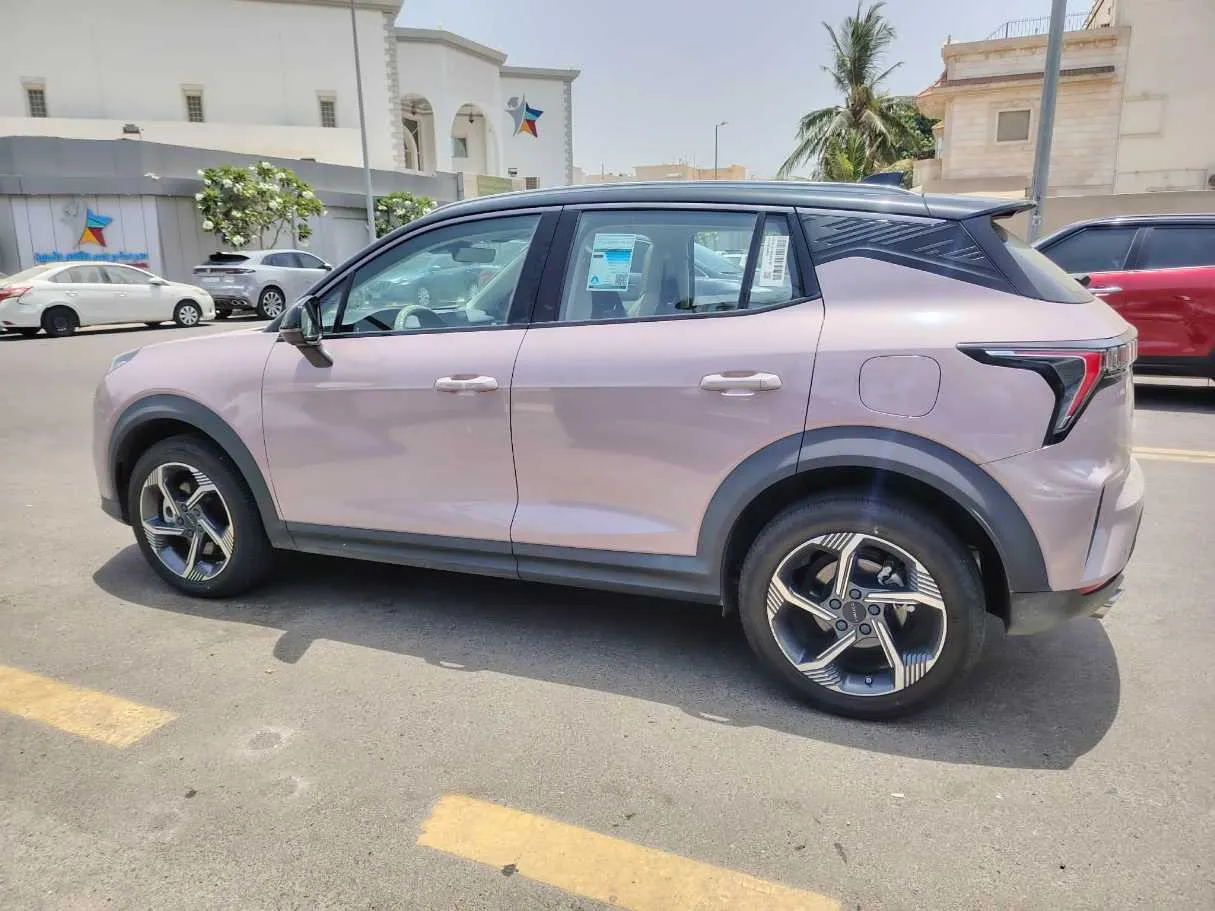 Car image 8