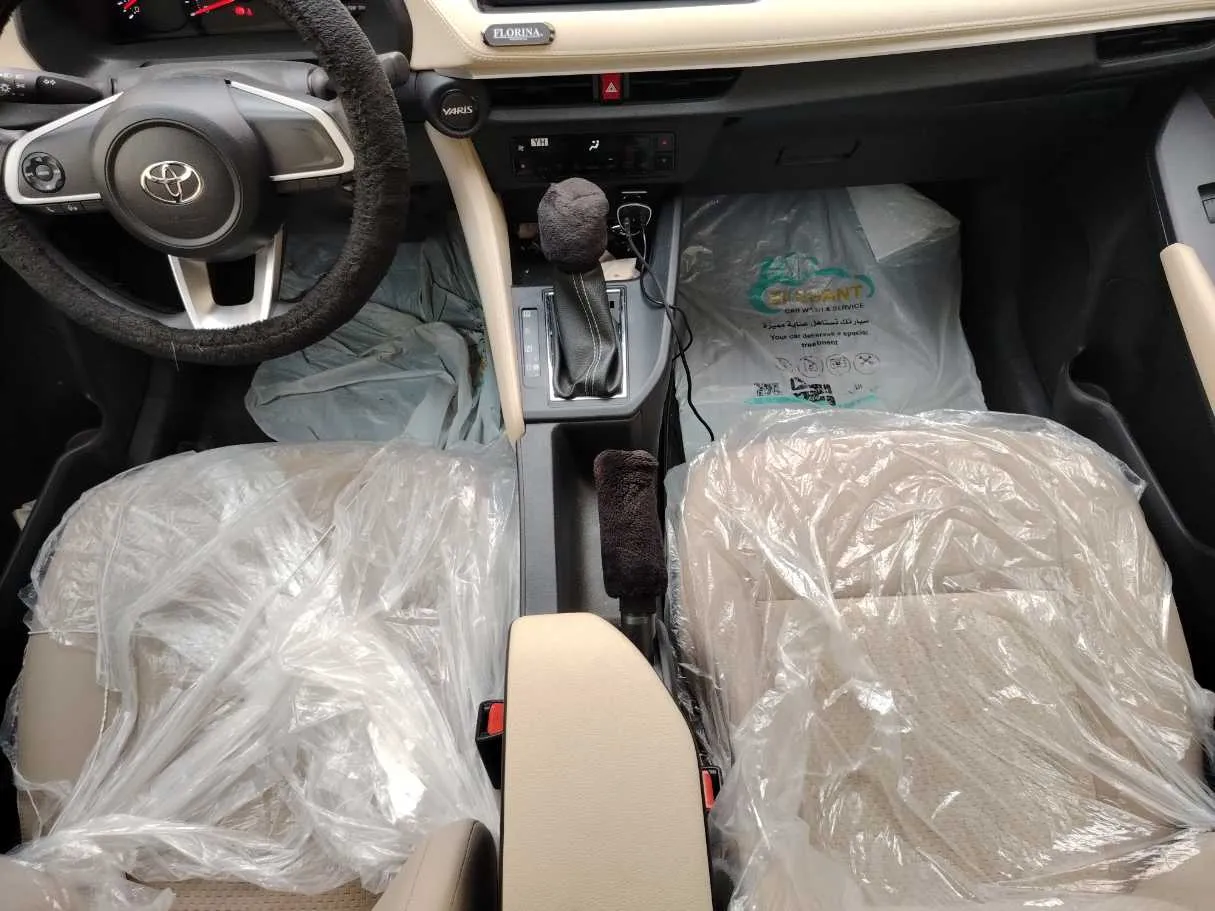 Car image 18