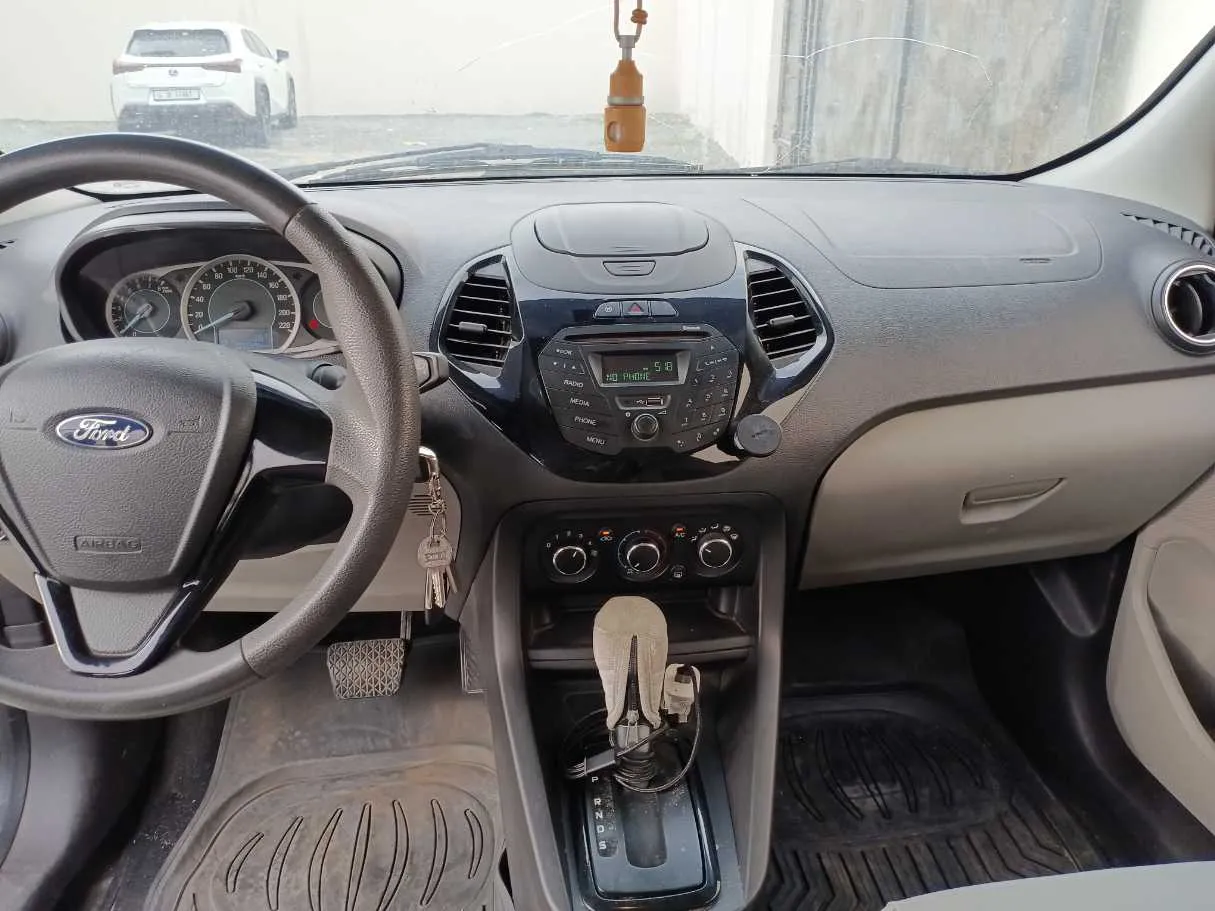 Car image 15