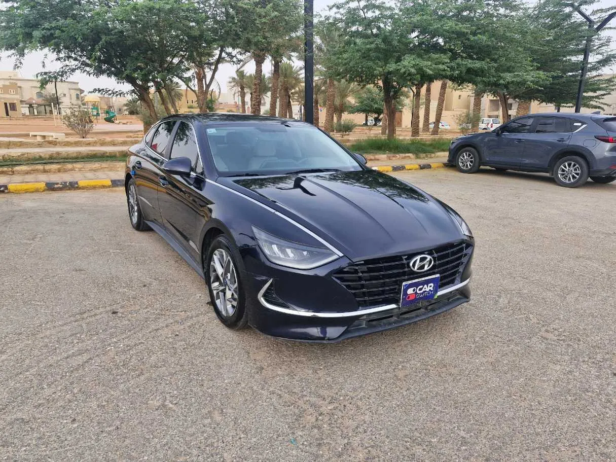 Car image 3