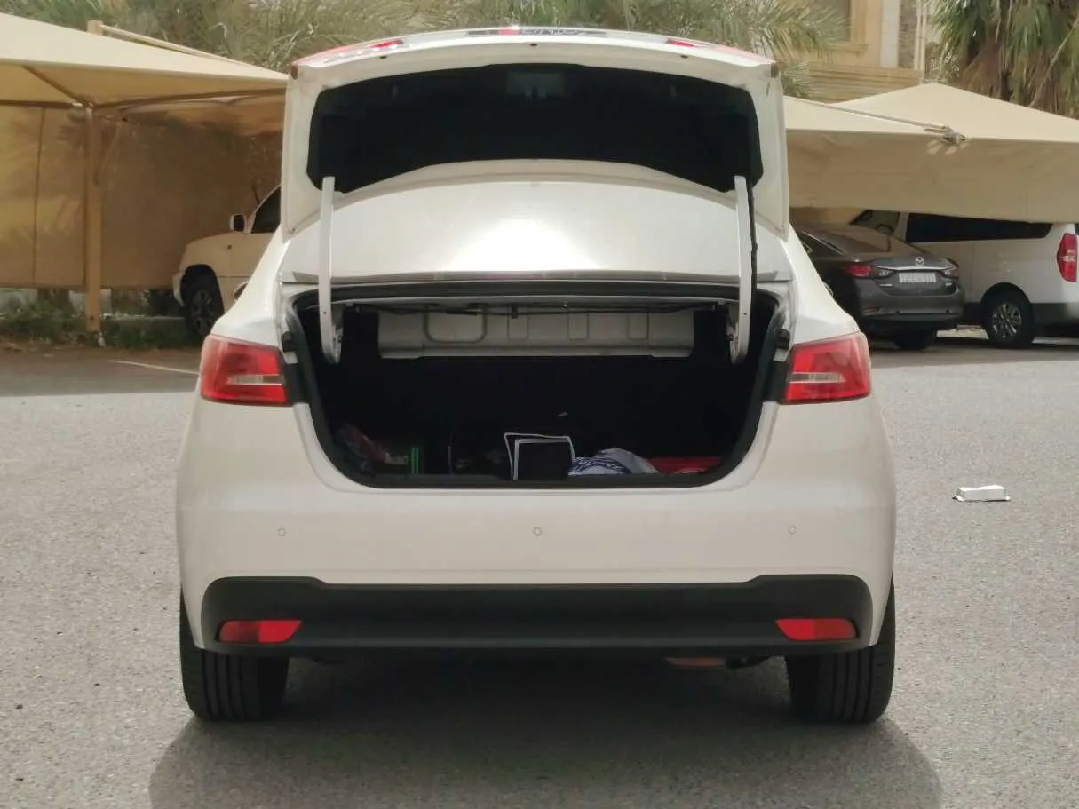 Car image 27