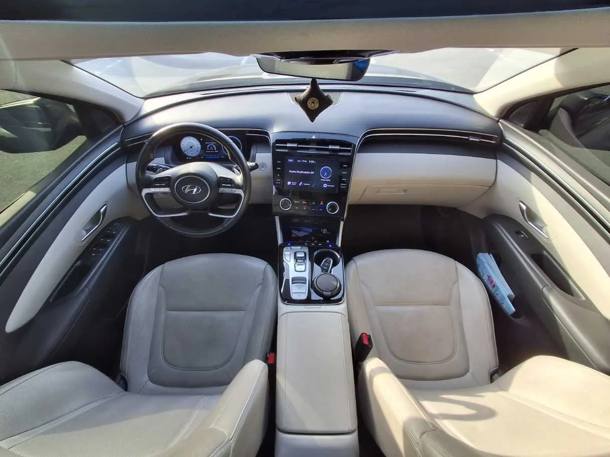 Car image 15