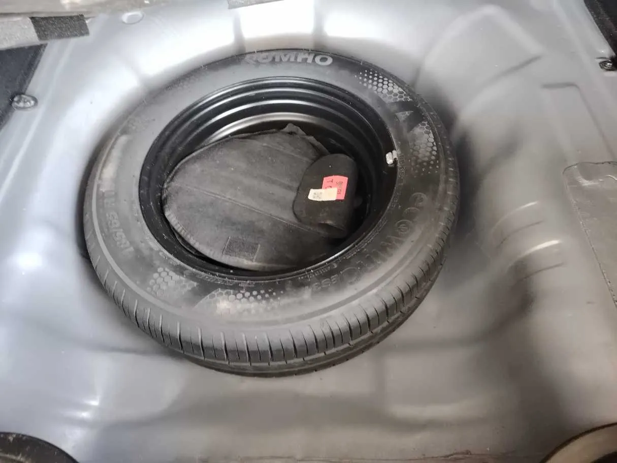 Car image 26